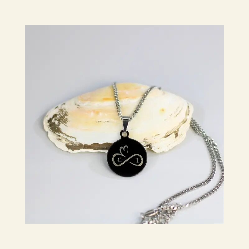 Collar con 2 iniciales colgante negro unisex negro con cadena plateada Grabado con letras y dos iniciales