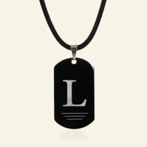 Leren heren ketting zwart Stoere graveerde zwarte hanger met letter datum of tekst