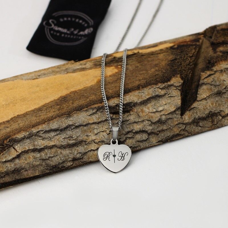 Collier en argent avec lettre pour femme | initiales en argent petit cœur couleur argent