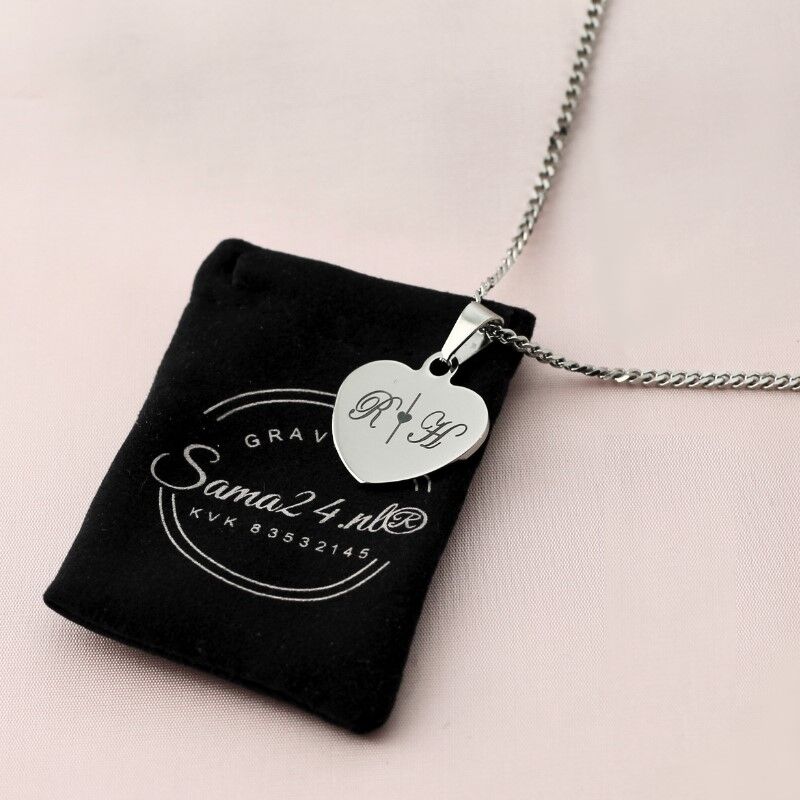 Collier en argent avec lettre pour femme | initiales en argent petit cœur couleur argent