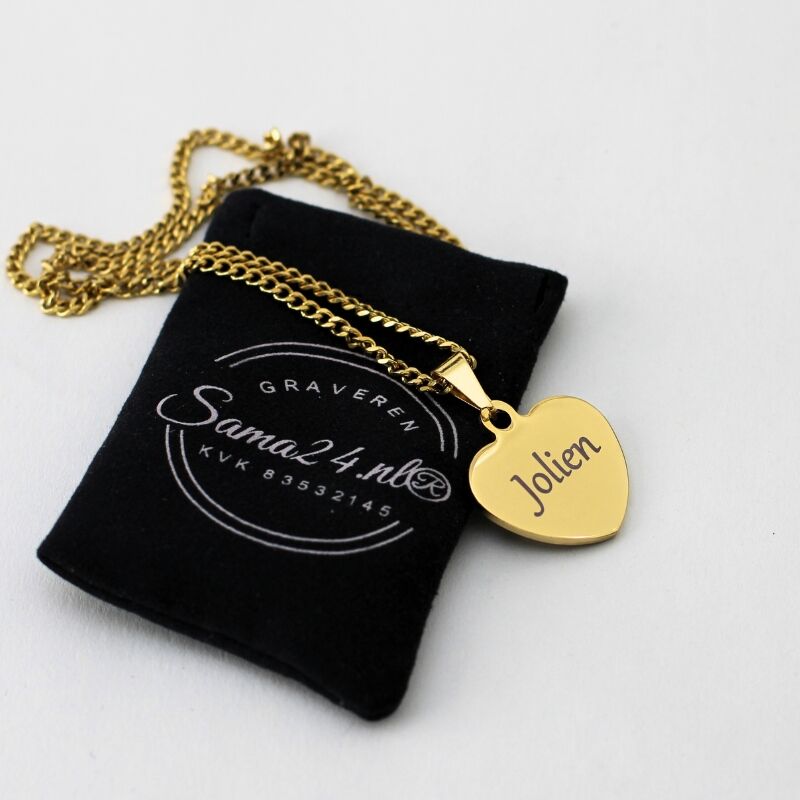 Ketting met gravering namen Sieraden graveren Gravering hartje kleur goud Een hanger graveren met naam vrouw