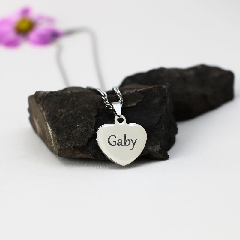 Dames ketting graveren | hartje met naam of tekst Titanium zilveren kleur