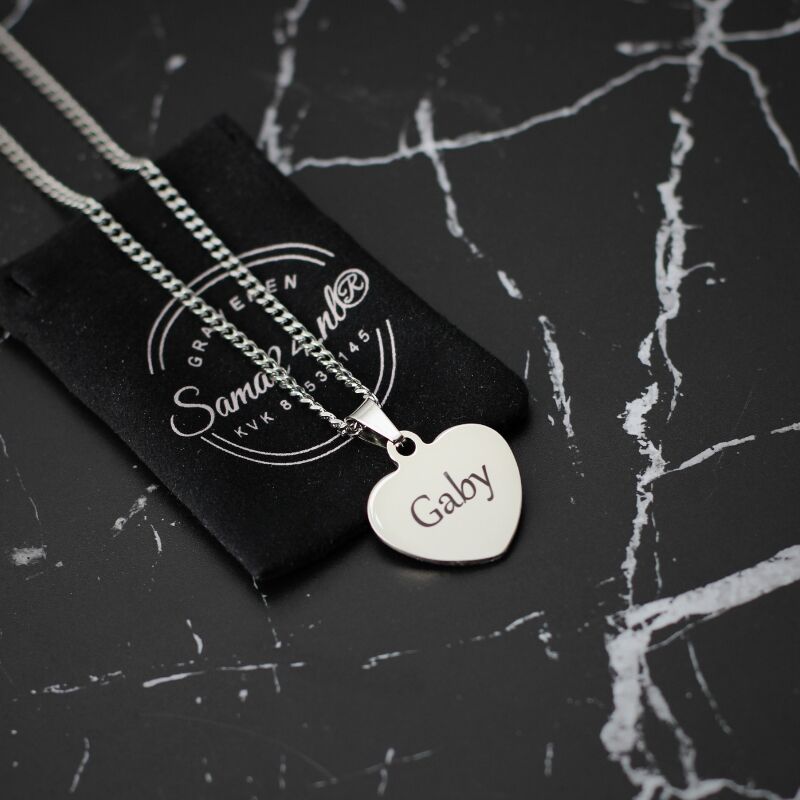 Dames ketting graveren | hartje met naam of tekst Titanium zilveren kleur