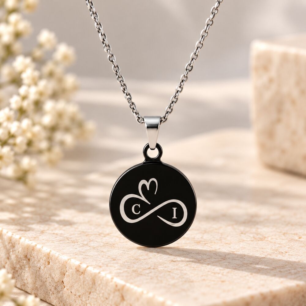 Collier avec 2 initiales noir pendentif unisexe noir avec chaîne argentée Gravure avec lettres deux initiales