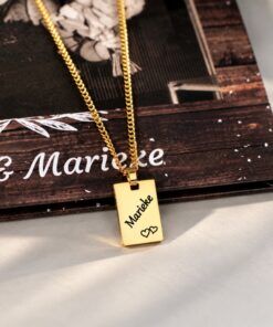 Colgante cuadrado personalizado con cadena