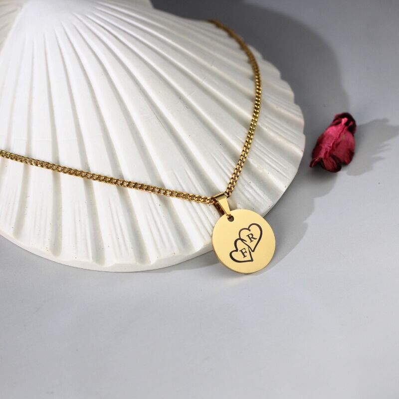 Ketting met hartjes goud kleurig hanger met Initialen 2 hartjes