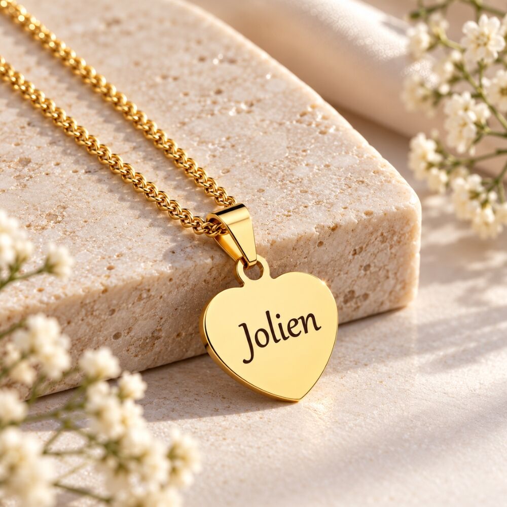 Ketting met gravering namen Sieraden graveren Gravering hartje kleur goud Een hanger graveren met naam vrouw