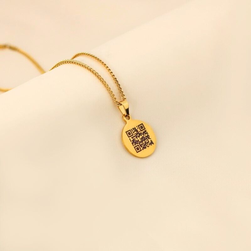 Graveerbare ketting met persoonlijke QR code met hanger in gouden kleur