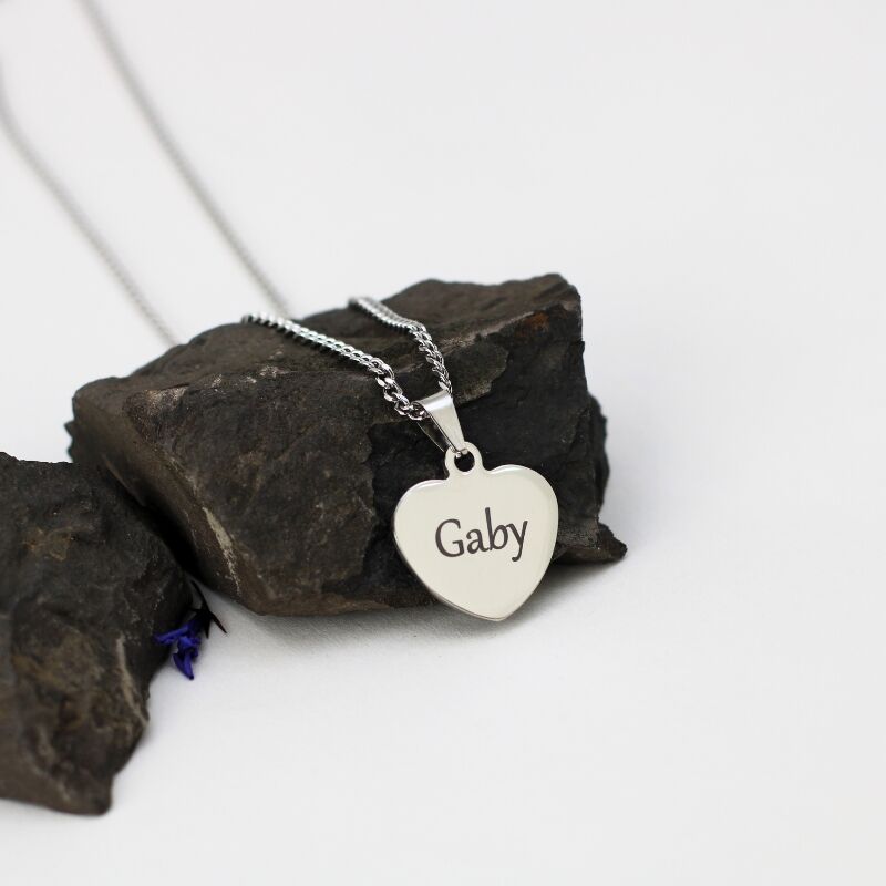Dames ketting graveren | hartje met naam of tekst Titanium zilveren kleur