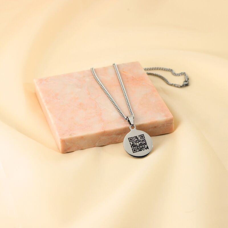 Kette mit QR-Code gravieren Anhänger silberne Titan-Kette mit Geheimcode