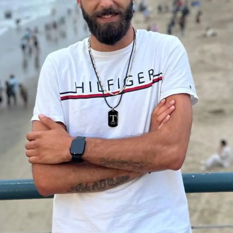 Chaîne en cuir noir pour homme Pendentif noir élégant gravé avec lettre date ou texte