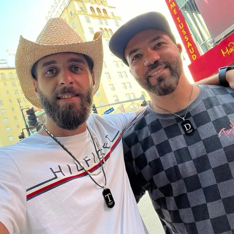 Leren heren ketting zwart Stoere graveerde zwarte hanger met letter datum of tekst