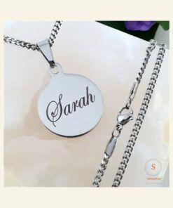 Ketting met naam zilver kleurig gegraveerd in lettertype Carpe Diem Zilveren hanger
