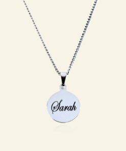 Ketting met naam zilver kleurig gegraveerd in lettertype Carpe Diem Zilveren hanger