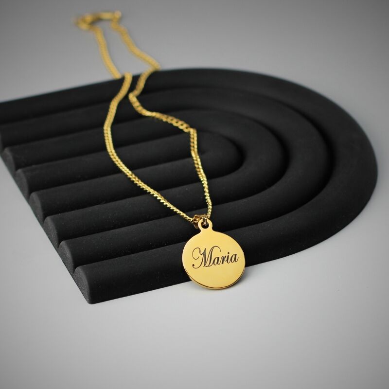 Hanger met naam graveren goud kleurig vriend, vriendin kind ronde hanger met ketting