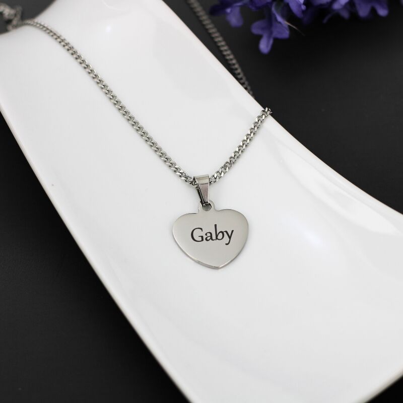 Dames ketting graveren | hartje met naam of tekst Titanium zilveren kleur