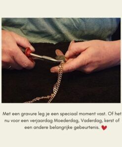 Ketting met naam zilver kleurig gegraveerd in lettertype Carpe Diem Zilveren hanger