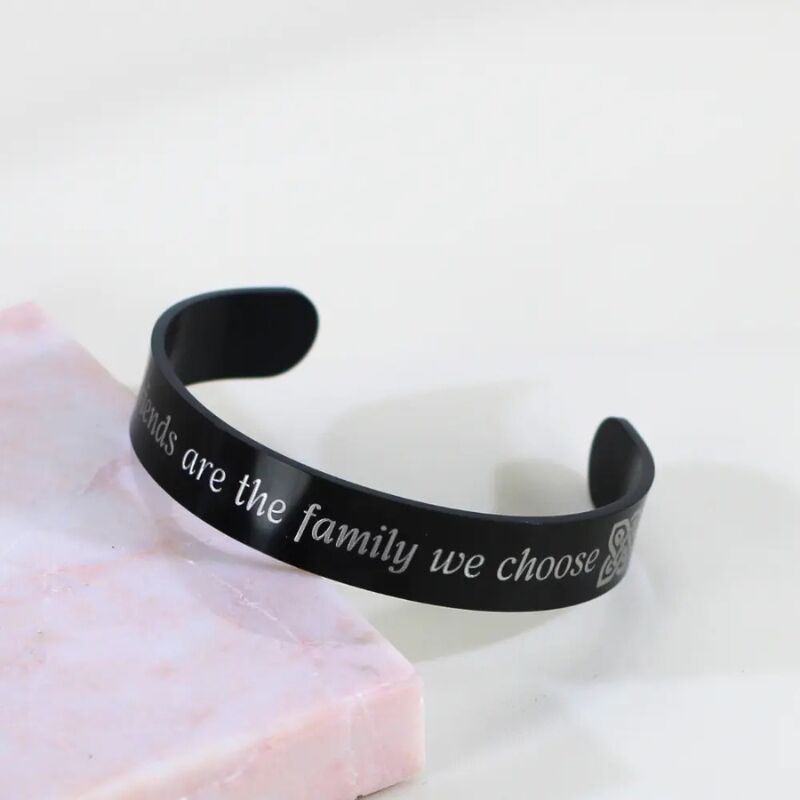 Slavenarmband heren Titanium met tekst zwart